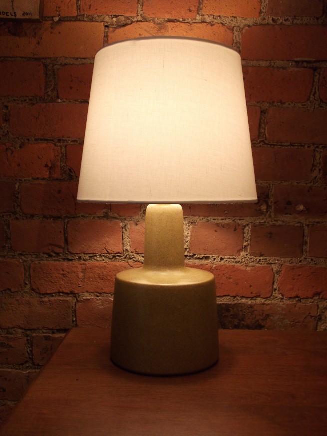 Gorgeous Mid-century modern Martz ceramic lamp – designed by Gordon and Jane Martz for Marshall Studios – USA – signed at base $200