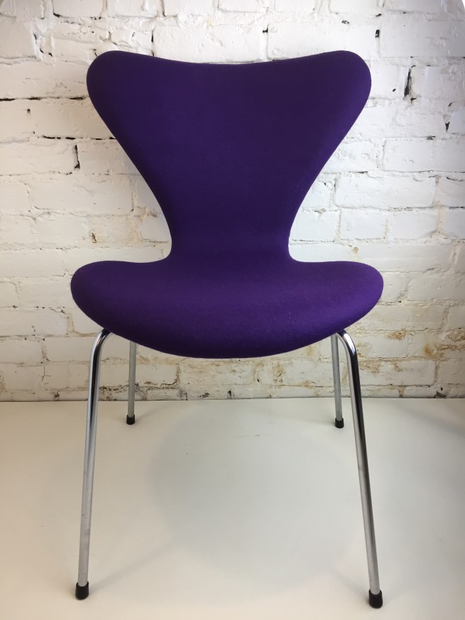 Exceptional Vintage Series 7 Chair by Arne Jacobsen for Fritz Hansen - fully upholstered in a absolutely gorgeous purple wool fabric by Kvadrat - makes a perfect desk chair or entry chair - lets face it .. this chair would look amazing anywhere you put it in your home - $675