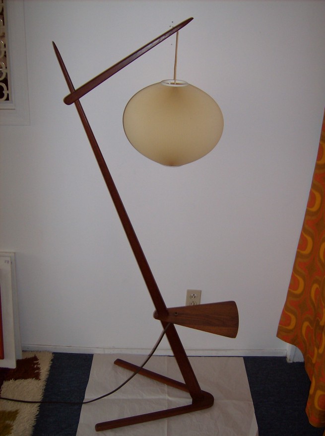 Does it get any better than this for a Mid-century modern teak floor lamp? Okay, well it is definately right up there, don't you think. Definatley a lamp worth clearing a space for in your Mid-century modern home...(SOLD)