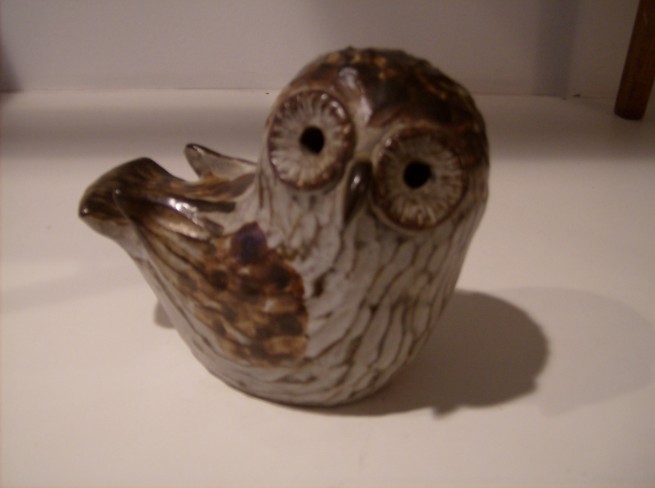 Incredible pottery owl sculpture by world renowned BC artist Thomas Kakinuma - this piece is signed on the bottom with his monogram and dated 1978 - this sculpture measures approx - 5.5"tall x 6.5"Length x 4" deep - HOLD - We are always on the hunt for these owl/bird sculptures by Thomas Kakinuma in all sizes and looks so if you have any that you would like to part with, please give us a call!!!