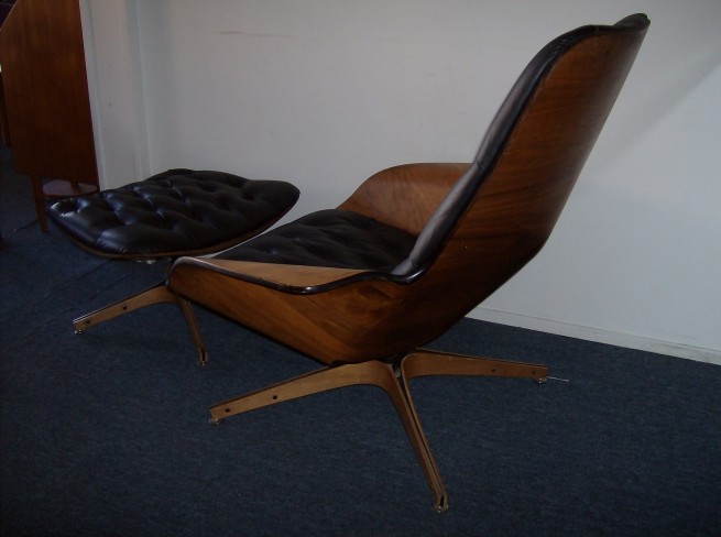 Magnificent 1950's lounge chair and ottoman designed by George Mulhauser for Plycraft - USA - incredible design - unbelievably comfortable - swivel action - gorgeous button tufting - $990