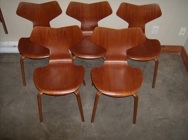 Amazing set of 5 Gran Prix chairs designed by Arne Jacobsen in 1957.Sorry we had to keep these for our chair collection for now but wanted to share